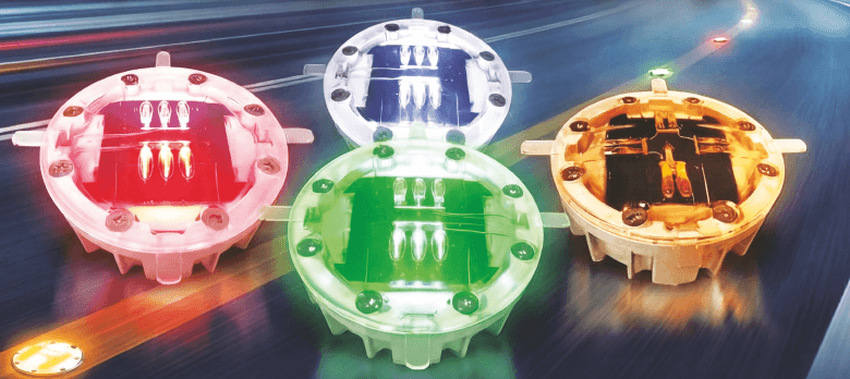 عواكس طرق بالطاقة الشمسية مع ميزة GPS - Embedded Solar LED - Safety Triangle Product